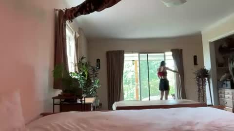 Snapshot of ariarose_xx chatting on July 3, 8:37 pm Aria online show from July 3, 8:37 pm