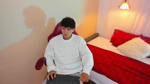 Ari and Aiden online show from June 11, 11:52 am