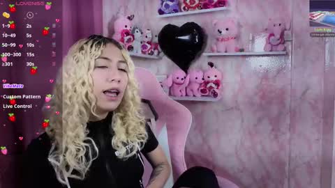 Snapshot of aribunnie chatting on November 14, 9:57 pm Ari Bunnie online show from November 14, 9:57 pm