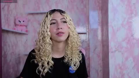 Snapshot of aribunnie chatting on December 21, 9:33 pm Ari Bunnie online show from December 21, 9:33 pm