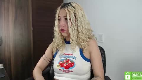 Snapshot of aribunnie chatting on March 3, 4:07 am Ari Bunnie online show from March 3, 4:07 am