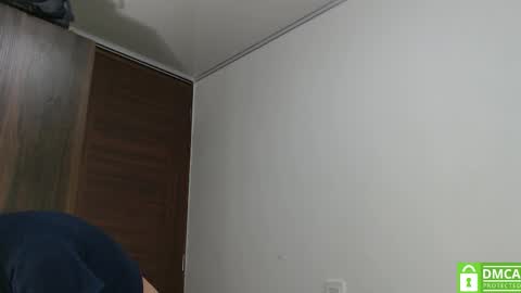 Snapshot of aribunnie chatting on March 7, 6:21 am Ari Bunnie online show from March 7, 6:21 am