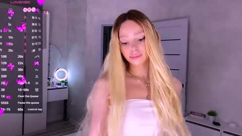 Snapshot of arielarlt chatting on August 1, 7:57 pm Ase online show from August 1, 7:57 pm