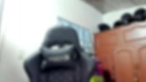 Snapshot of ariell_rose1 chatting on May 19, 2:18 am Stephany online show from May 19, 2:18 am
