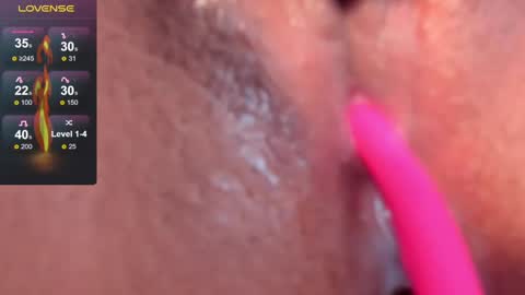 Snapshot of ariella_ruiz chatting on January 29, 6:18 pm A R I online show from January 29, 6:18 pm