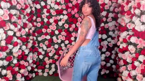 Snapshot of ariella_ruiz chatting on January 30, 12:37 pm A R I online show from January 30, 12:37 pm