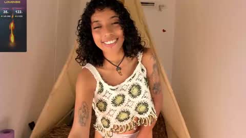 Snapshot of ariella_ruiz chatting on October 3, 3:31 pm A R I online show from October 3, 3:31 pm