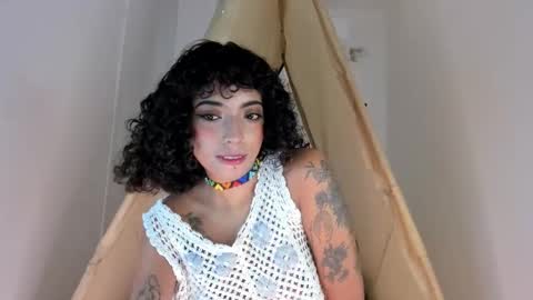 Snapshot of ariella_ruiz chatting on November 1, 12:29 pm A R I online show from November 1, 12:29 pm
