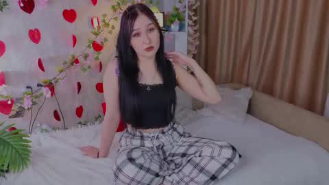 Dee online show from February 25, 5:06 am