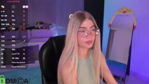 Ari  online show from December 19, 9:11 pm