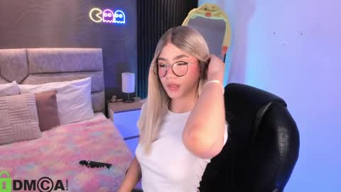 Ari  online show from March 29, 8:42 pm