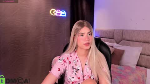 Ari  online show from April 3, 9:24 pm