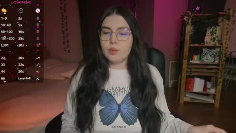Astrid online show from May 3, 2:23 pm
