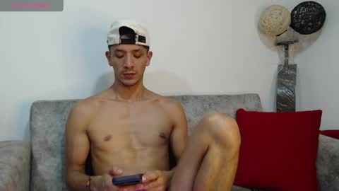 Snapshot of arlen_lexxx chatting on May 23, 1:55 am arlen_lexxx online show from May 23, 1:55 am