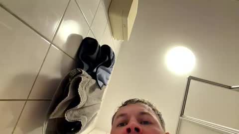 armyskater32 online show from May 14, 8:04 pm