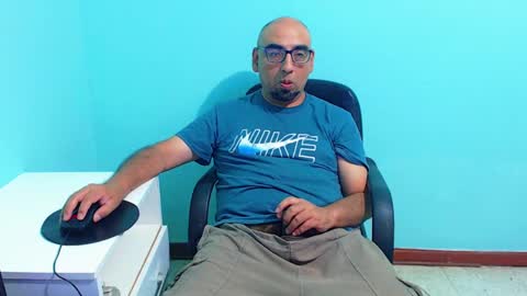 Snapshot of arnelux72 chatting on January 12, 4:52 am arnelux72 online show from January 12, 4:52 am