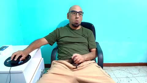 arnelux72 online show from November 17, 5:13 am