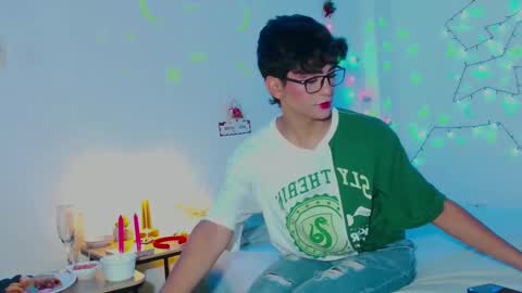 Snapshot of arnold_laurent chatting on December 24, 6:50 pm Arnold online show from December 24, 6:50 pm