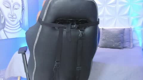 Arohom Lester online show from April 1, 1:52 pm