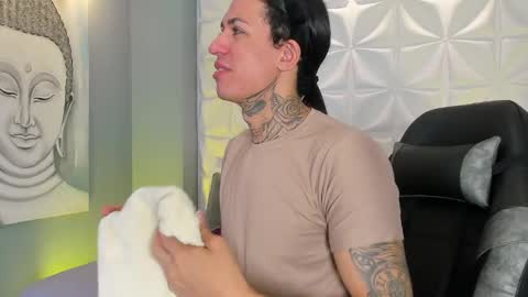 Arohom Lester online show from April 4, 6:49 pm