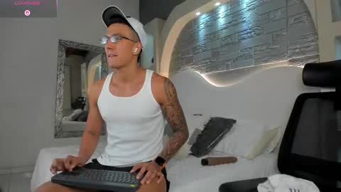 ARON BOLT online show from January 11, 2:55 pm