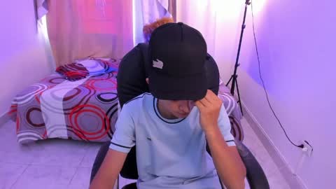 Aaron online show from April 24, 8:44 pm