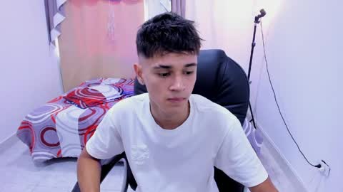 Aaron online show from April 27, 8:40 pm