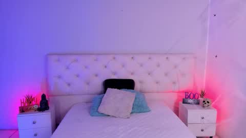 Aron cruz  online show from October 10, 1:10 pm