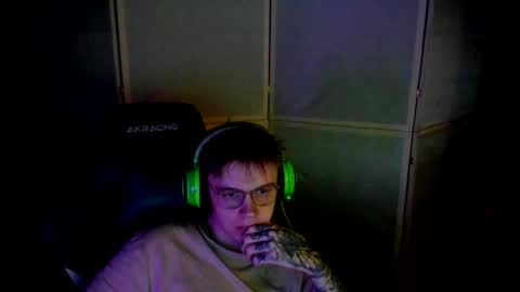 Snapshot of aron_neall chatting on February 13, 11:37 pm biggest penis online show from February 13, 11:37 pm
