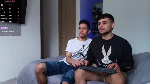 Snapshot of aron_santoro1 chatting on March 5, 3:30 pm Aron Santoro online show from March 5, 3:30 pm