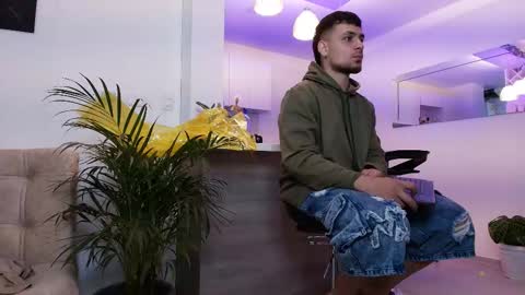 Snapshot of aron_santoro1 chatting on March 12, 5:19 pm Aron Santoro online show from March 12, 5:19 pm