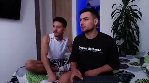 Snapshot of aron_santoro1 chatting on April 11, 2:10 pm Aron Santoro online show from April 11, 2:10 pm