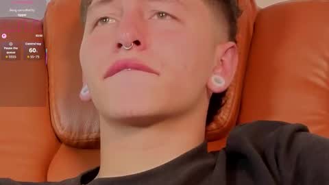 Snapshot of aron_steel04 chatting on March 11, 4:18 am Your Aron online show from March 11, 4:18 am