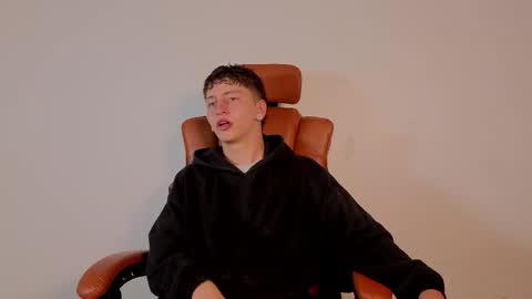 Snapshot of aron_steel04 chatting on March 16, 6:34 pm Your Aron online show from March 16, 6:34 pm