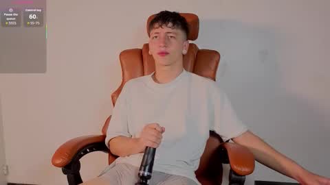 Snapshot of aron_steel04 chatting on March 28, 1:22 pm Your Aron online show from March 28, 1:22 pm