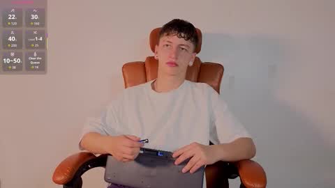 Snapshot of aron_steel04 chatting on March 31, 3:23 pm Your Aron online show from March 31, 3:23 pm