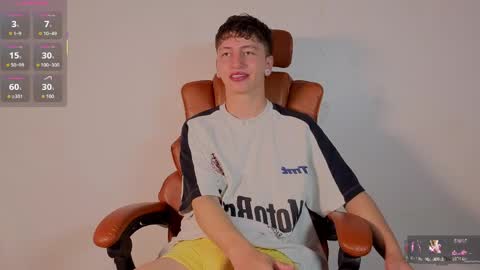 Snapshot of aron_steel04 chatting on April 4, 2:36 pm Your Aron online show from April 4, 2:36 pm