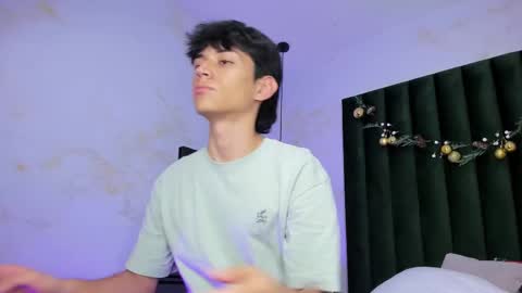 Aron online show from December 17, 1:33 am