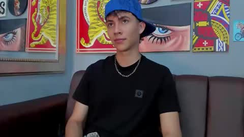 Snapshot of arontawers chatting on March 23, 7:18 pm Arontawers online show from March 23, 7:18 pm