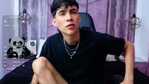 Snapshot of arontawers chatting on May 27, 8:28 pm Arontawers online show from May 27, 8:28 pm