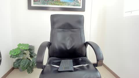   online show from February 7, 7:49 pm