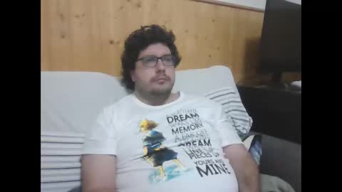 Snapshot of arribobuchi653319 chatting on March 30, 8:21 pm J online show from March 30, 8:21 pm