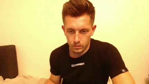 arromwilliam90 online show from December 7, 11:23 pm