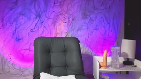   online show from October 12, 9:41 am