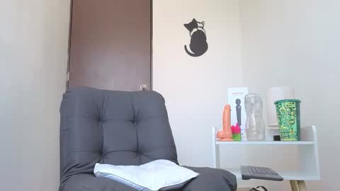   online show from October 22, 12:16 pm