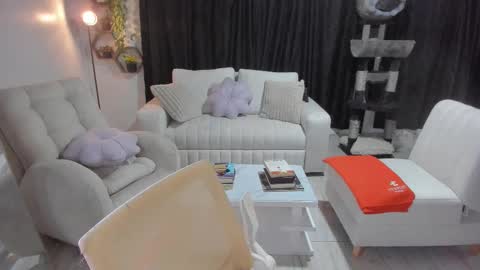 Snapshot of artemis_020 chatting on October 30, 2:02 am FENIX online show from October 30, 2:02 am