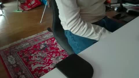 Snapshot of artesian99 chatting on November 8, 9:09 am artesian99 online show from November 8, 9:09 am