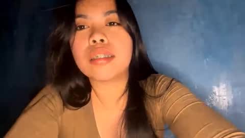 Layla online show from February 11, 12:10 pm