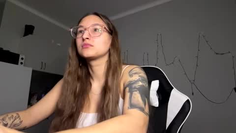 Mia  online show from March 18, 3:59 pm