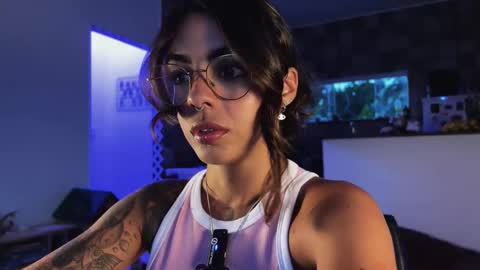 Snapshot of artisis_ chatting on February 12, 9:43 pm isis online show from February 12, 9:43 pm